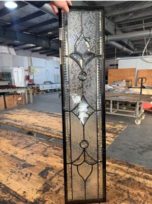 विभिन्न दरवाजों की शैलियों के लिए उपयुक्त अनुकूलन योग्य दरवाज़े का कांच का इंसर्ट, जो सुंदरता और बेहतर दृश्यता प्रदान करता है